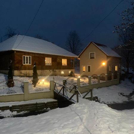 Котедж Подобовець Екстер'єр фото