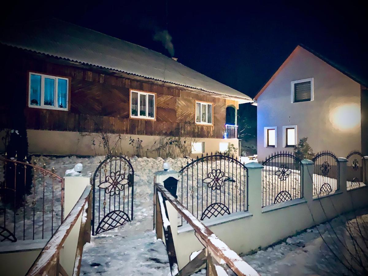 Котедж Подобовець Екстер'єр фото
